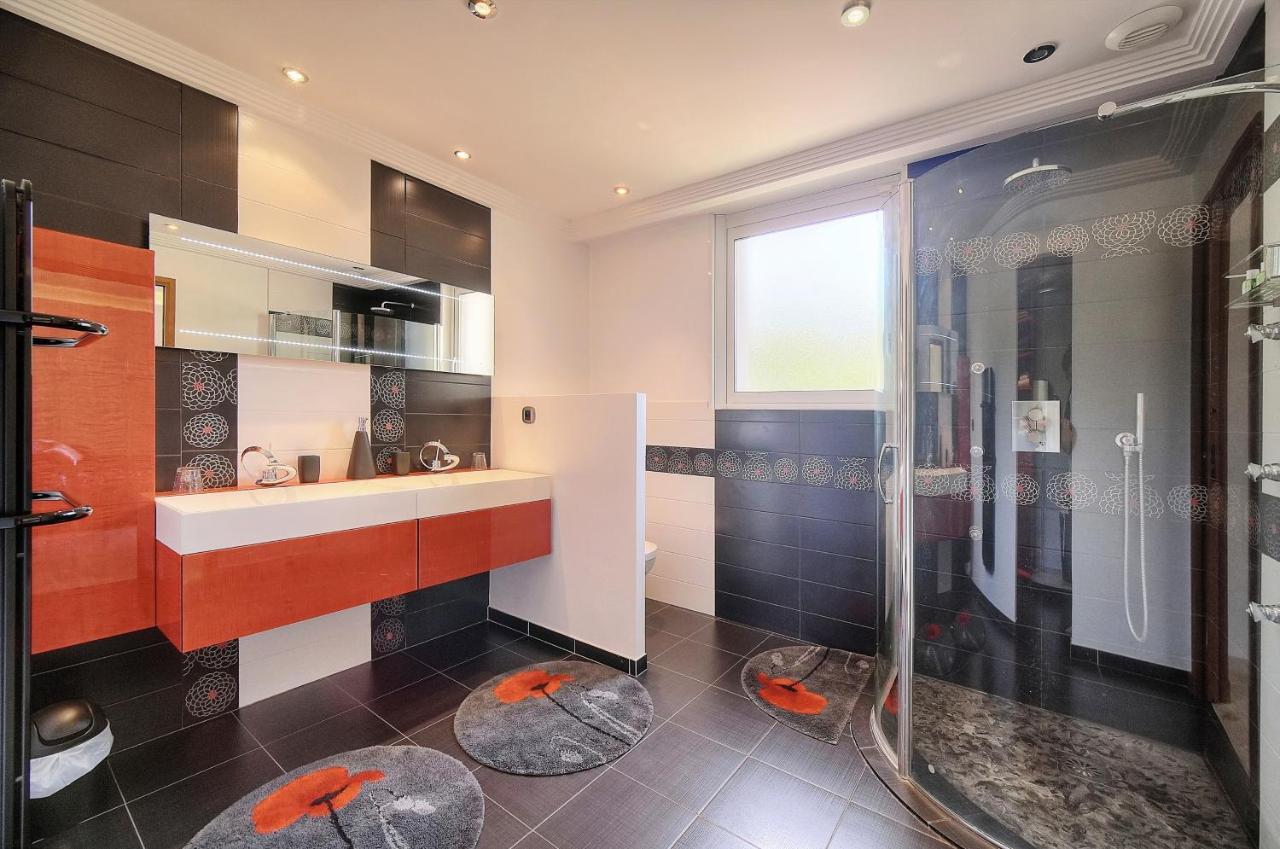 Suites de Prestige JACUZZI SAUNA HAMMAM PISCINE Mougins Cannes Grasse Eksteriør billede