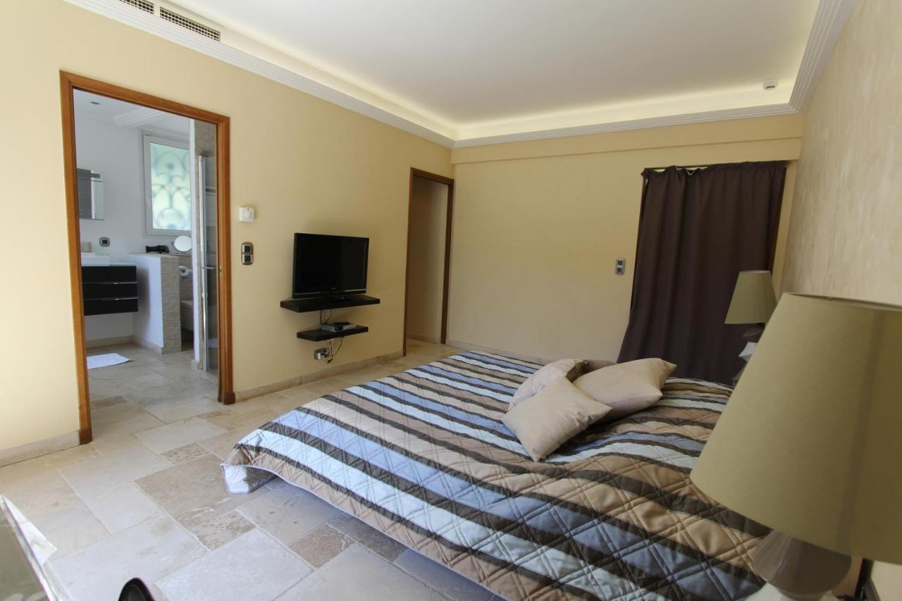 Suites de Prestige JACUZZI SAUNA HAMMAM PISCINE Mougins Cannes Grasse Eksteriør billede