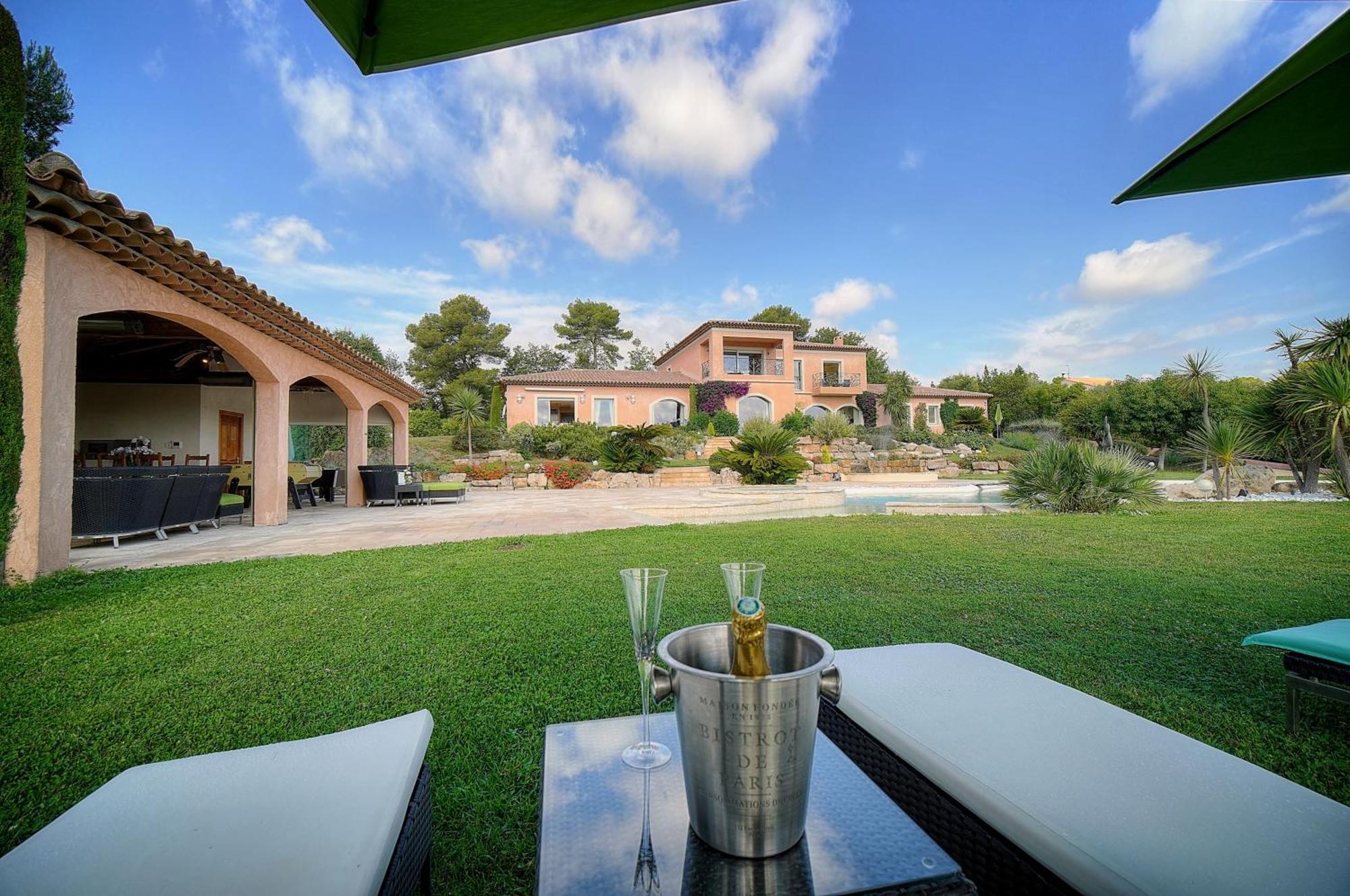 Suites de Prestige JACUZZI SAUNA HAMMAM PISCINE Mougins Cannes Grasse Eksteriør billede