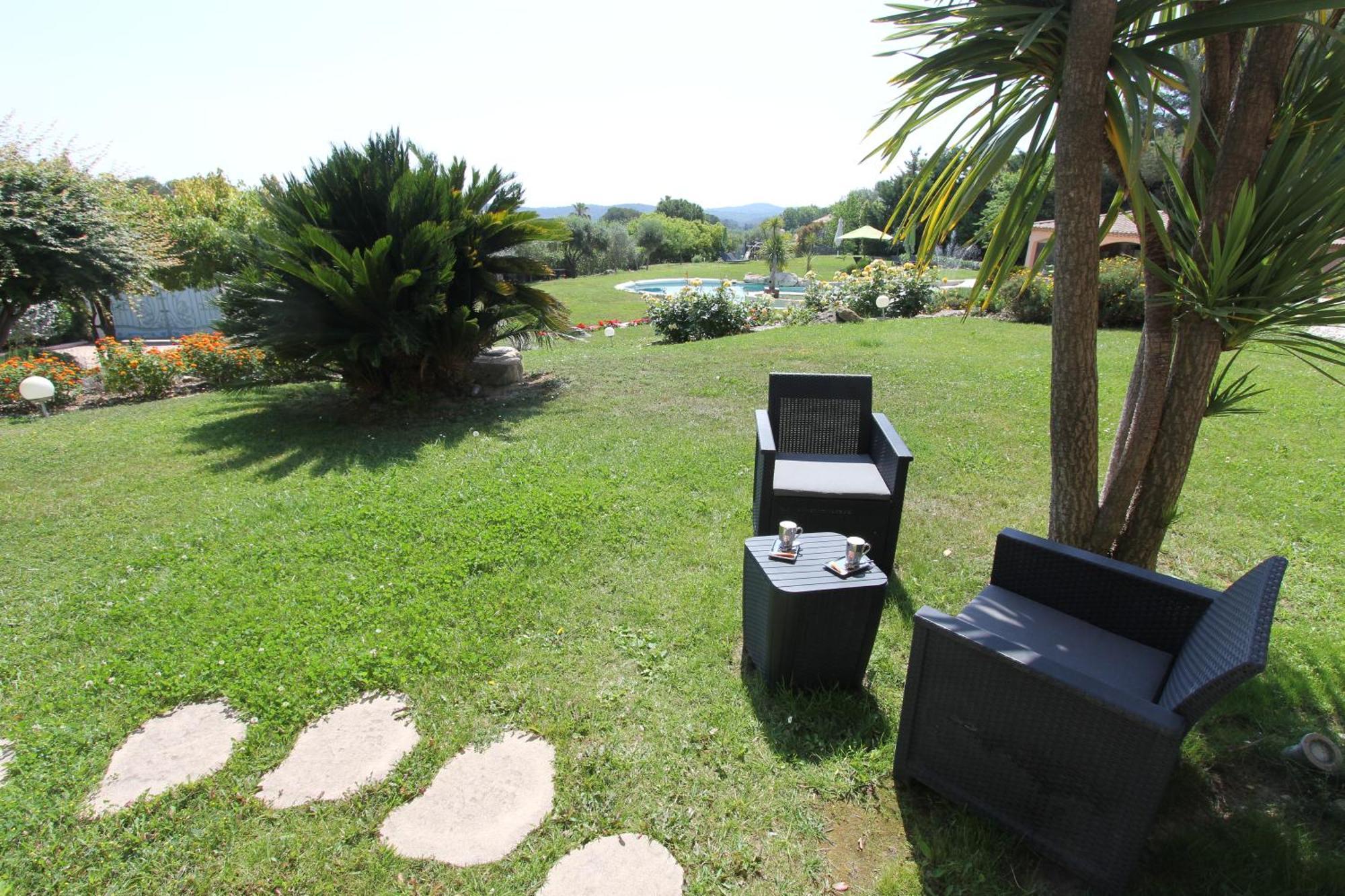 Suites de Prestige JACUZZI SAUNA HAMMAM PISCINE Mougins Cannes Grasse Eksteriør billede